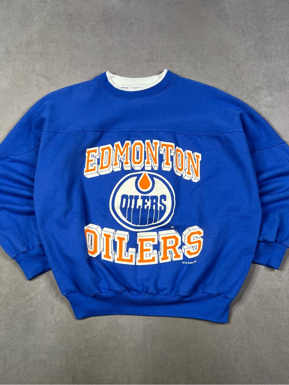 Vintage Blue Edmonton Oilers Graphic Crewneck Sweatshirt